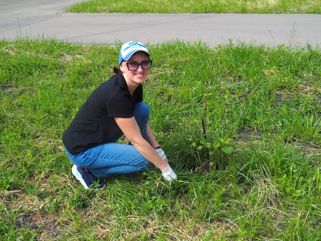 В Саранске кадеты благоустраивают аллею Славы