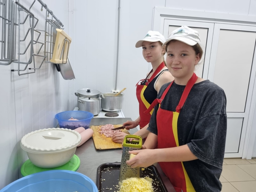 В Мордовии более 3 тысяч подростков трудоустроились в рамках нацпроекта "Кадры" В Мордовии более 3 тысяч подростков трудоустроились в рамках нацпроекта "Кадры"