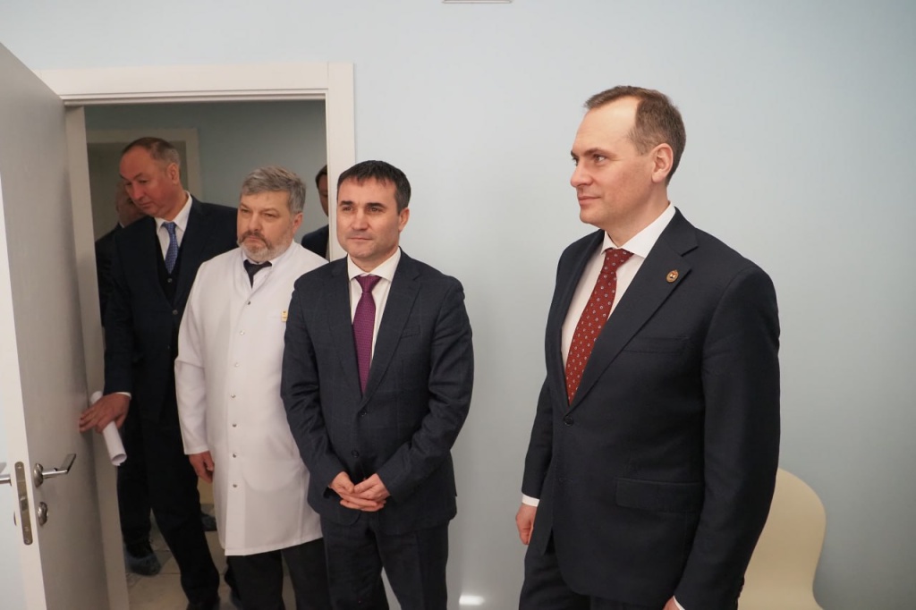 Глава Мордовии оценил капитальный ремонт поликлиники Комсомольской ЦРБ