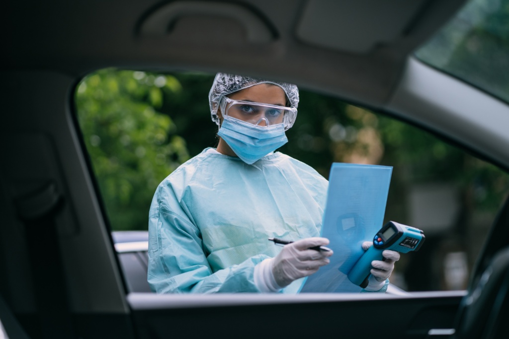 Самарской областной детской клинической больнице передали 5 новых автомобилей