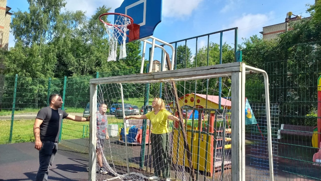 В подмосковном Пушкинском в микрорайоне Северном отремонтировали спортивную площадку после обращения жителей через портал «Добродел»