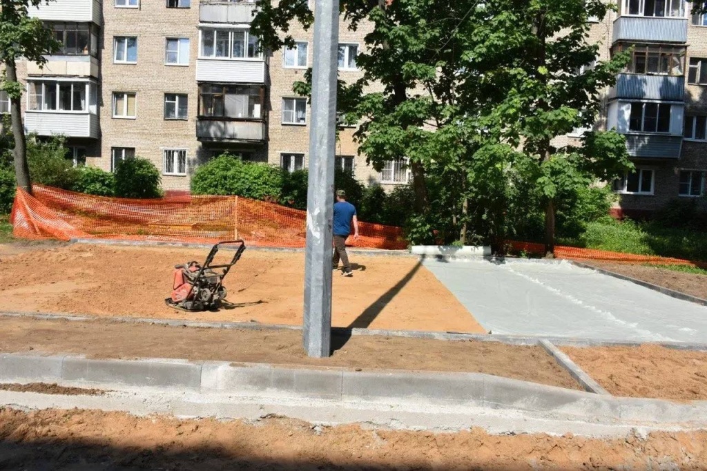 Комплексное благоустройство двора в подмосковной Ивантеевке: новые парковки и детская площадка Комплексное благоустройство двора в подмосковной Ивантеевке: новые парковки и детская площадка