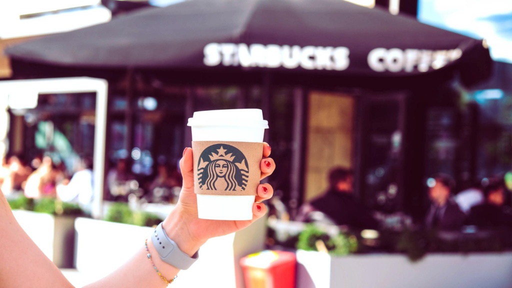 Starbucks присоединяется к ценовой войне в Китае, предлагая скидки на чайные напитки Starbucks присоединяется к ценовой войне в Китае, предлагая скидки на чайные напитки