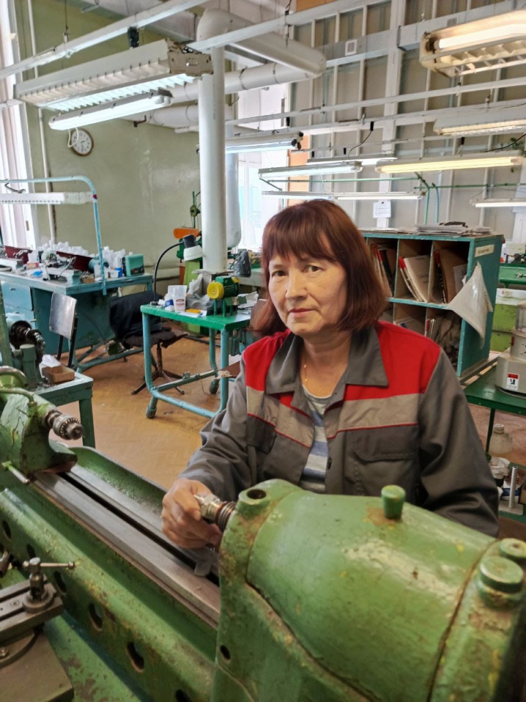 Почти полвека трудится на Саранском приборостроительном заводе жительница Мордовии Почти полвека трудится на Саранском приборостроительном заводе жительница Мордовии