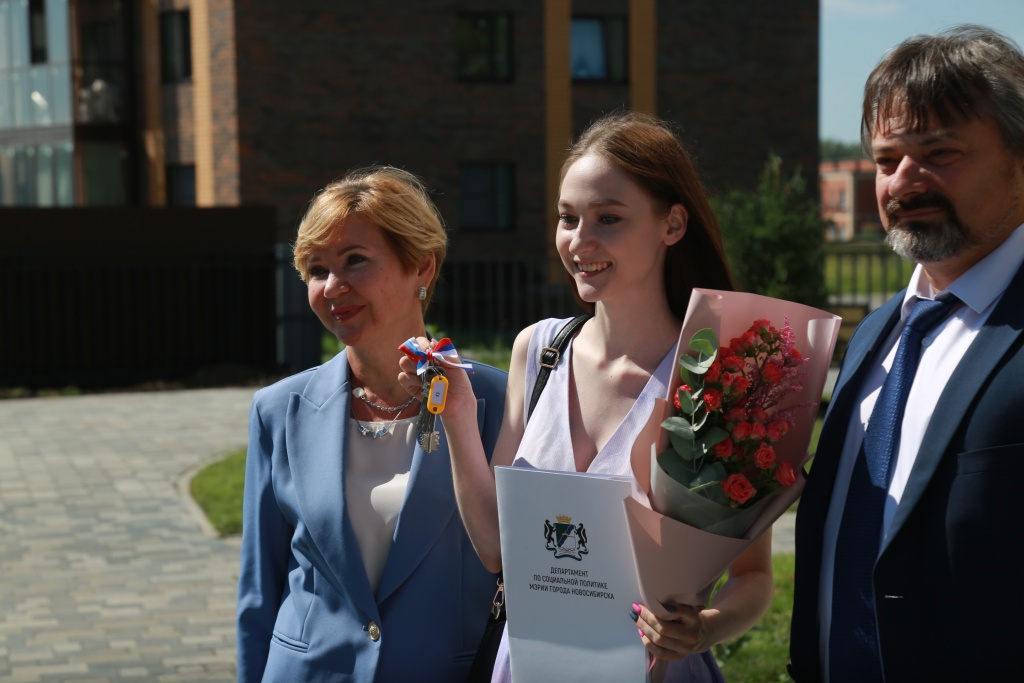 В Новосибирске в этом году новоселье отметят 334 детей-сирот