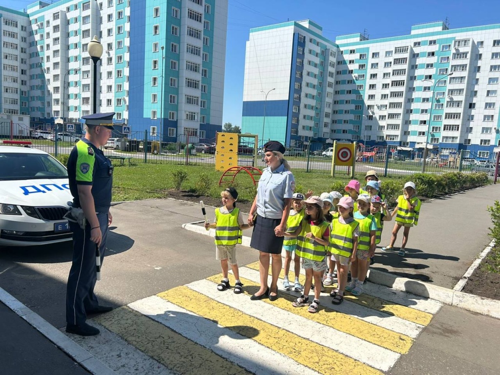 В Саранске полицейские провели урок безопасности для дошкольников В Саранске полицейские провели урок безопасности для дошкольников
