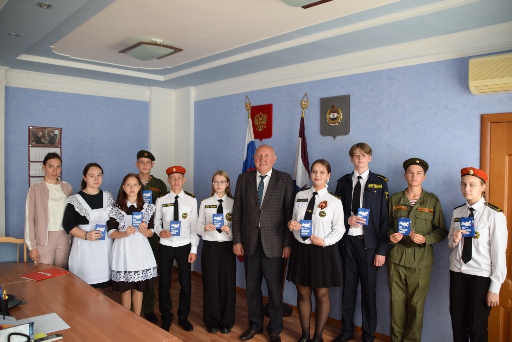 Торжественное вручение паспортов в Инсаре: школьники стали полноправными гражданами России