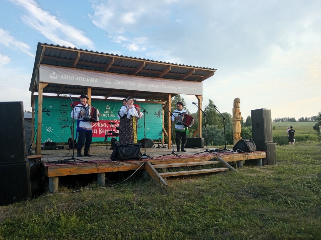 Народные гуляния «Ашо лисьма» традиционно проходят в Мордовии у старинного источника 