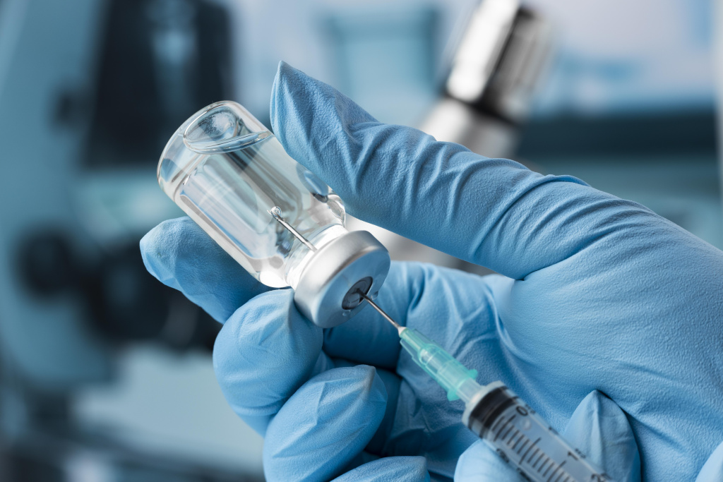 Жители Петербурга жалуются на нехватку вакцины от коронавируса