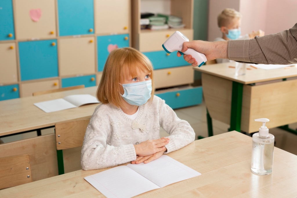 В Псковской области более 50 классов отправили на карантин