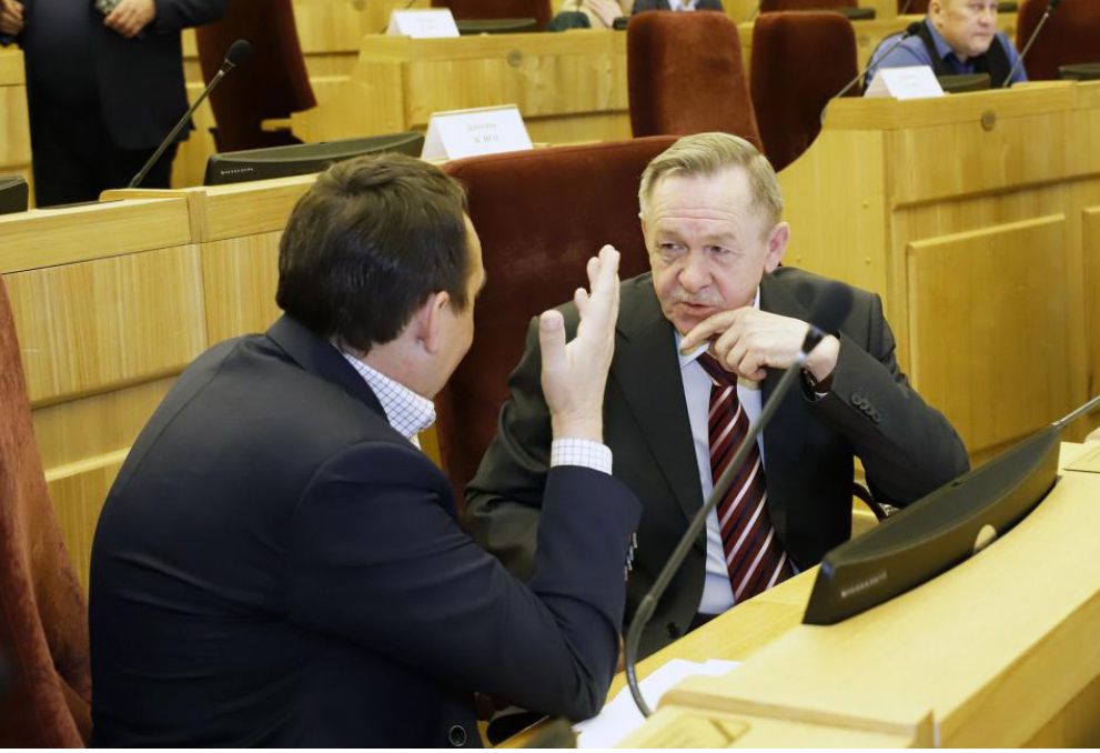 Депутаты ЗАКСа Новосибирской области заслушали доклад министра финансов региона об исполнении бюджета за 2023 год