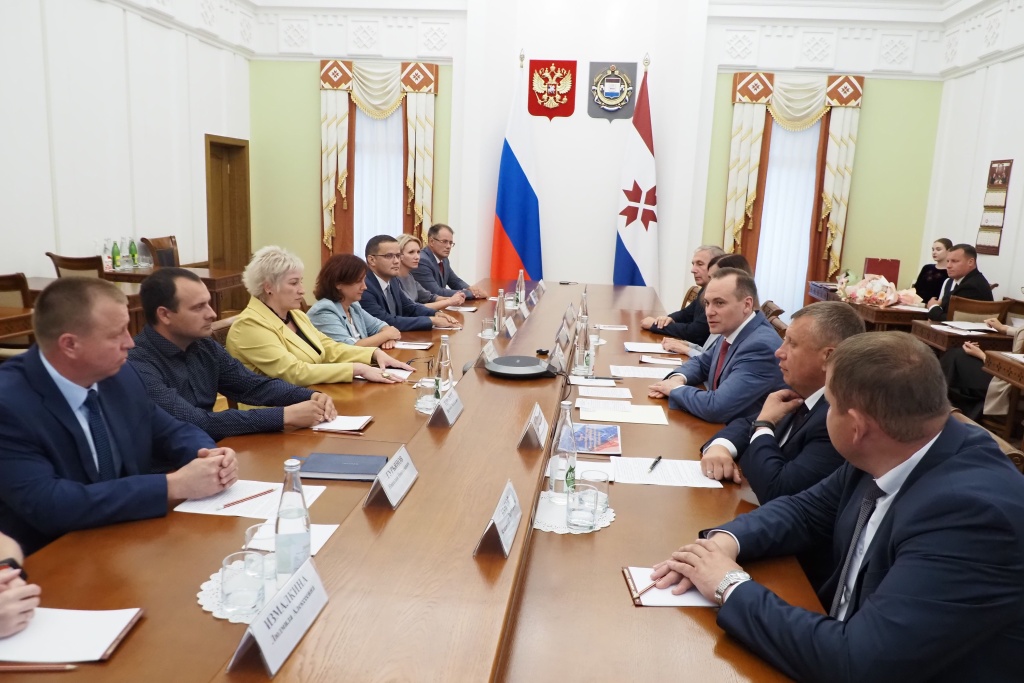 Глава Мордовии вручил награды кадастровым инженерам региона