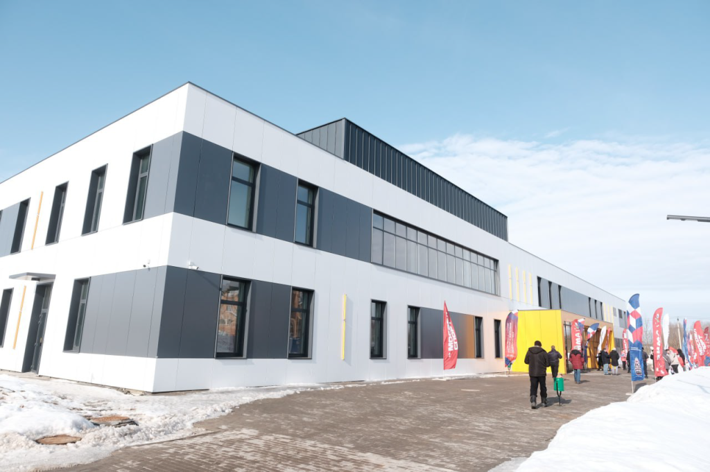 В Волоколамске открылся спорткомплекс с крытым катком «Лидер» В Волоколамске открылся спорткомплекс с крытым катком «Лидер»