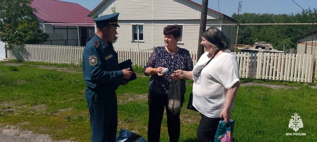 МЧС усиливает меры пожарной безопасности в жилом секторе МЧС усиливает меры пожарной безопасности в жилом секторе