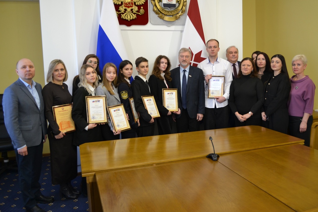 В Мордовии подвели итоги республиканского конкурса рефератов, посвящённых 30-летию регионального парламентаризма