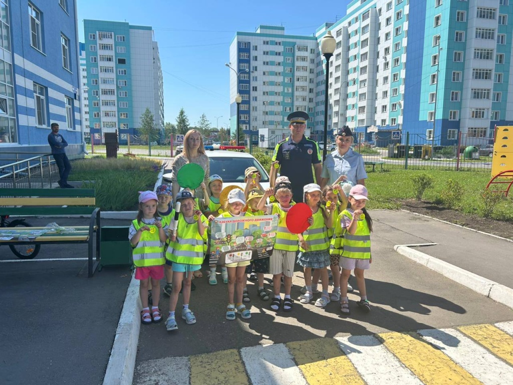 В Саранске полицейские провели урок безопасности для дошкольников В Саранске полицейские провели урок безопасности для дошкольников