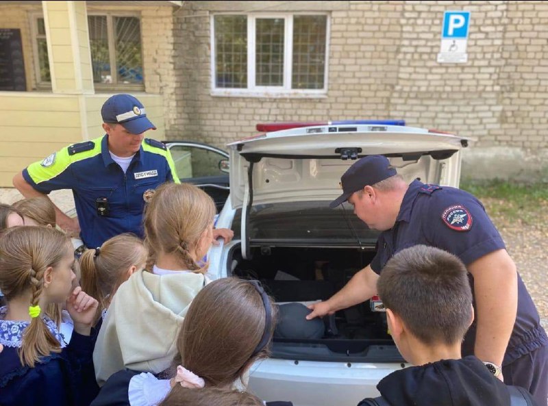 В Чамзинском районе Мордовии провели урок по безопасности дорожного движения В Чамзинском районе Мордовии провели урок по безопасности дорожного движения