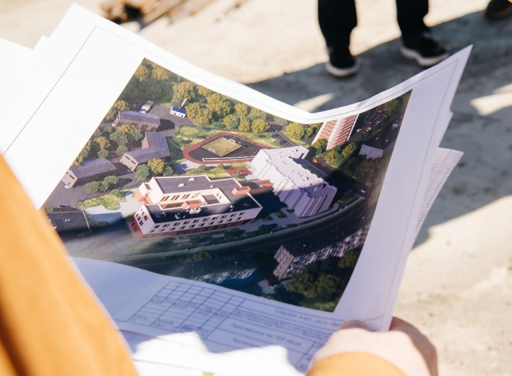 Депутат Госдумы Сергей Пахомов и глава округа Пушкинский Максим Красноцветов посетили Образовательный центр № 2 в Ивантеевке