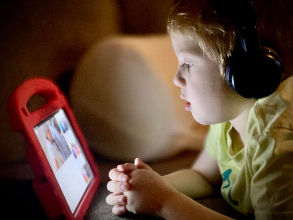 Без интернета: испытание для детей и родителей