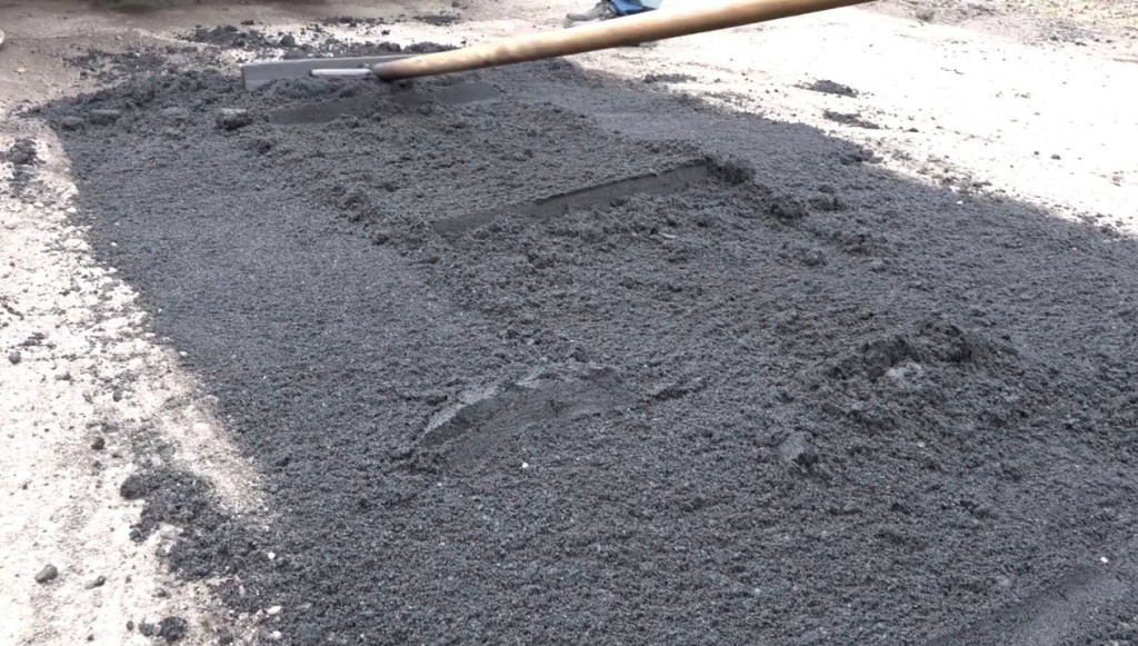 Ямочный ремонт по заявкам: как обновляют дороги в подмосковном Пушкинском Ямочный ремонт по заявкам: как обновляют дороги в подмосковном Пушкинском