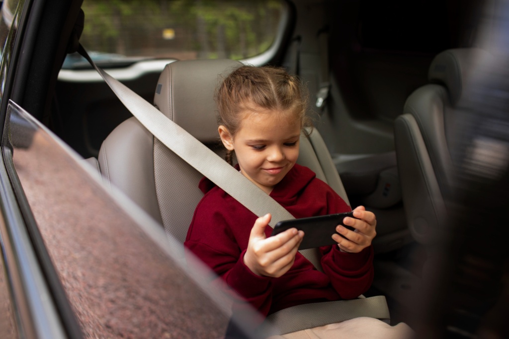 В России ужесточили штрафы за перевозку детей без автокресел