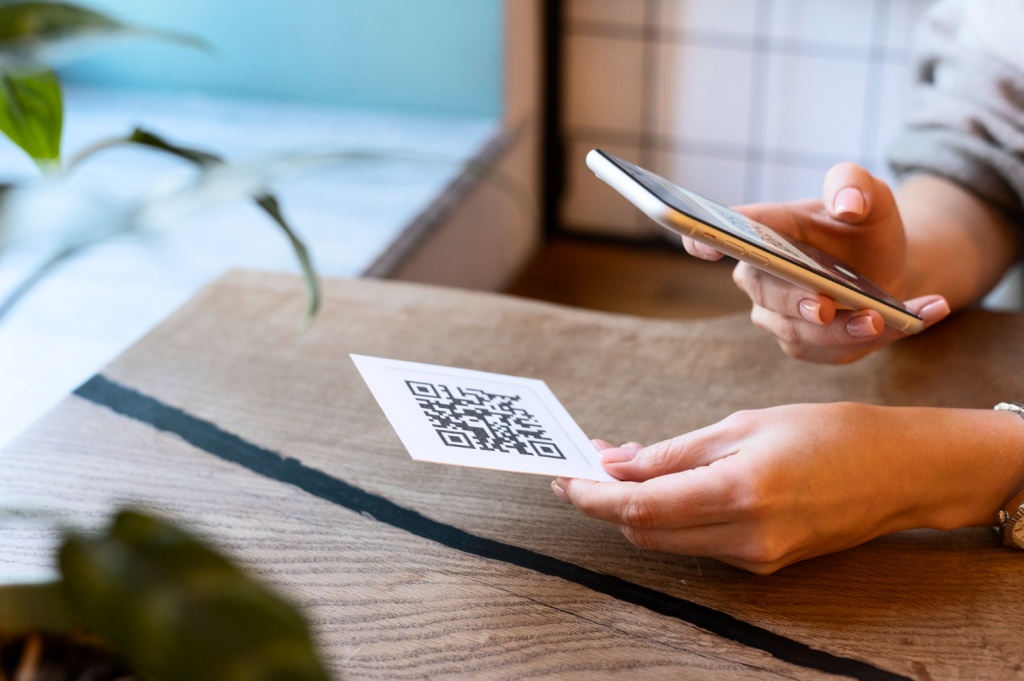 Единый QR-код можно будет использовать для оплаты за рубежом