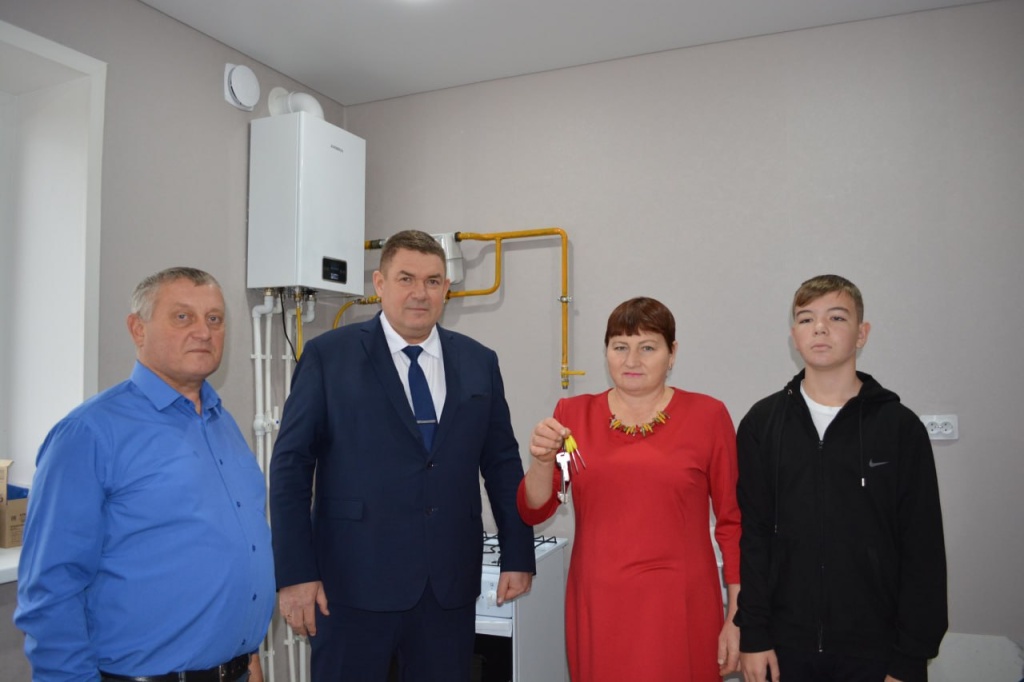 Семья медработника из села Дубенки отмечает новоселье