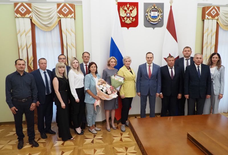 Глава Мордовии вручил награды кадастровым инженерам региона