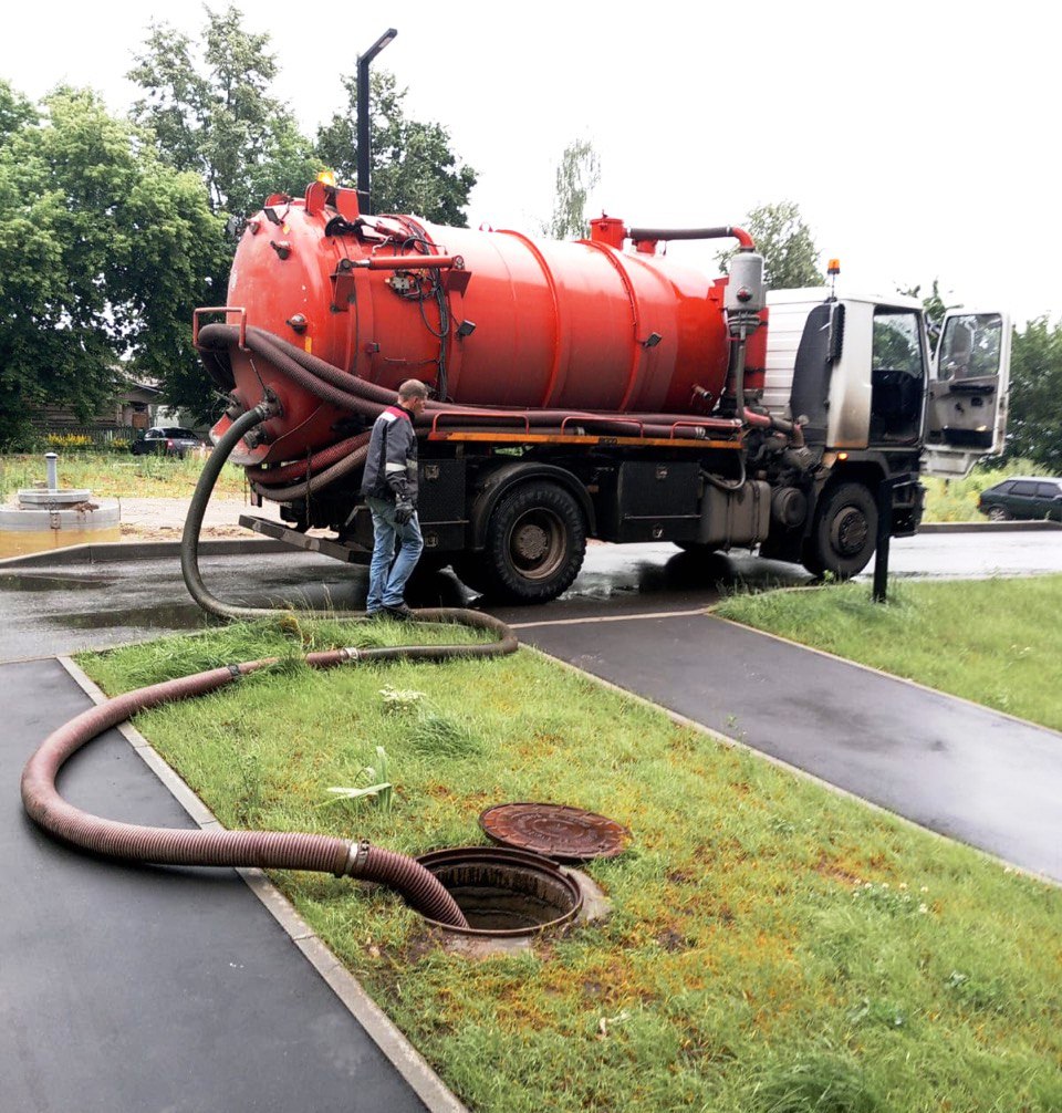 Коммунальные службы округа Пушкинский продолжают бороться с последствиями обильных дождей