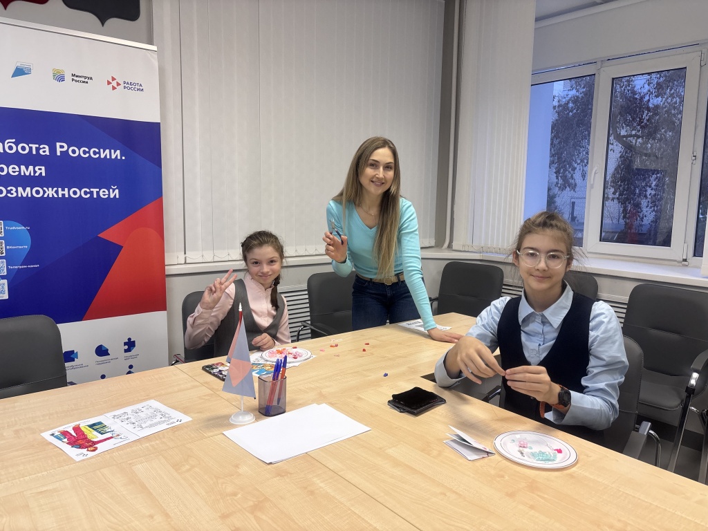 В Саранске прошел «Мамин день»: тренинг для мам и профориентация для детей в Кадровом центре