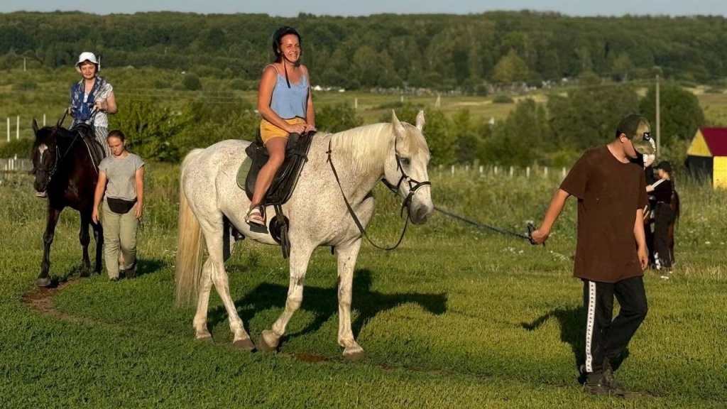 Семьи участников СВО в Мордовии прошли курс иппотерапии Семьи участников СВО в Мордовии прошли курс иппотерапии