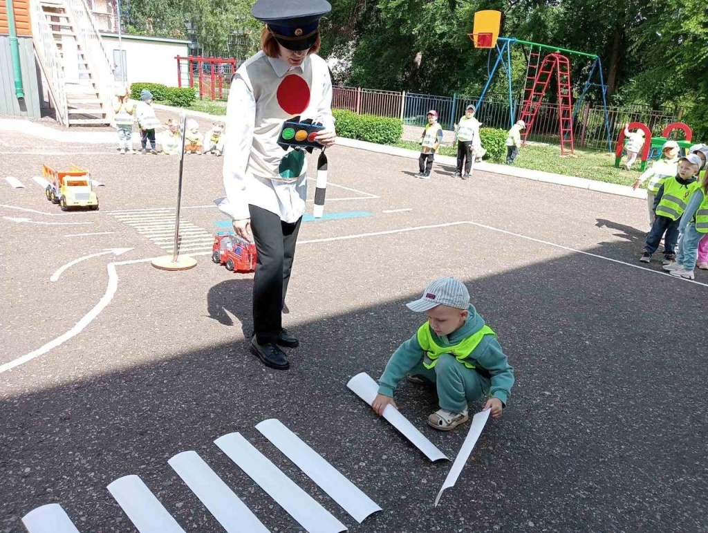 В Мордовии инспекторы ГИБДД учат дошкольников правилам дорожного движения