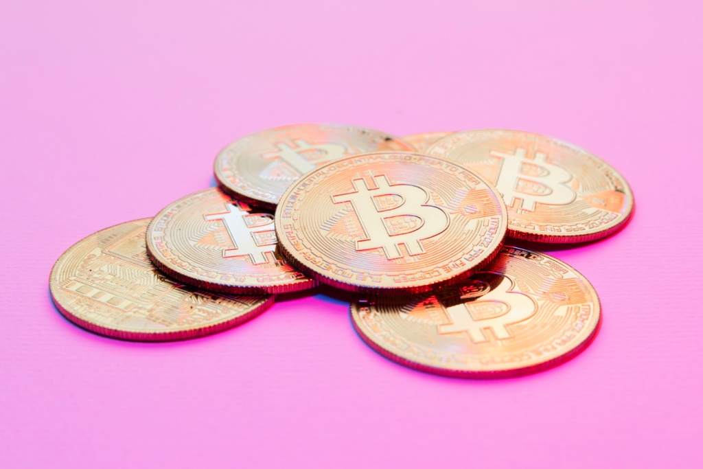 Курс биткоина упал на 7 тысяч долларов за несколько часов Курс биткоина упал на 7 тысяч долларов за несколько часов