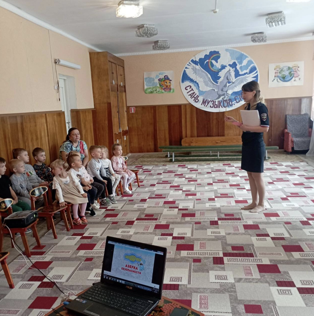 Малышей чамзинского детского сада "Звездочка" Мордовии посетила инспектор по пропаганде Госавтоинспекции