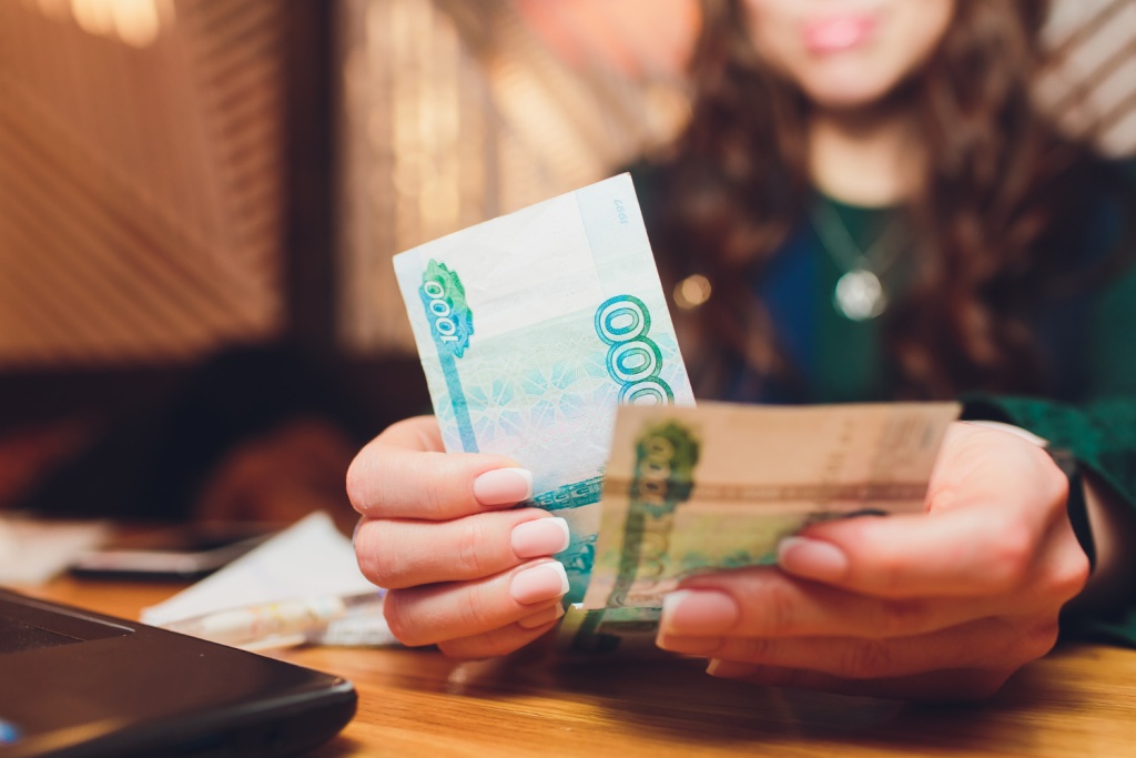 Врио губернатора Оренбургской области принял решение о дополнительных выплатах для учителей, подготовивших 100-балльников